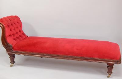 A Victorian mahogany chaise longue