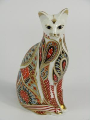A Royal Crown Derby Imari porcelain paperweight modelled as the Siamese Cat