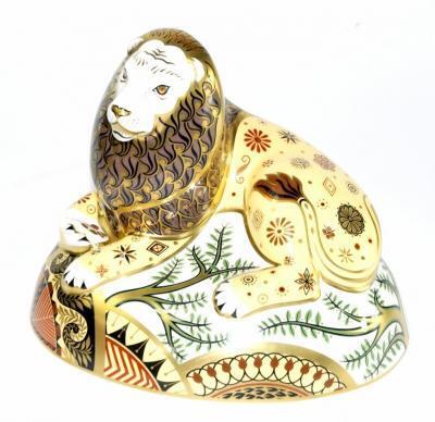 A Royal Crown Derby Imari porcelain paperweight modelled as the Nemean Lion