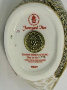 A Royal Crown Derby Imari porcelain paperweight modelled as the Farmyard Hen - 2