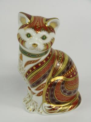A Royal Crown Derby Imari porcelain paperweight modelled as Marmaduke
