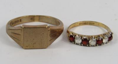 A gentleman's 9ct gold signet ring