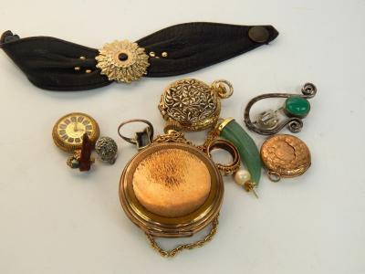Jewellery and watches, including a gentleman's hunter cased pocket watch by Thos Russell & Son, Liverpool, 18ct gold and garnet ring, and a double photo locket, (a quantity).
