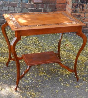 An Edwardian mahogany occasional table