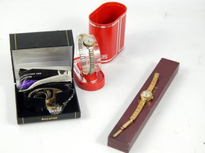 A lady's Everite 9ct gold cased wristwatch