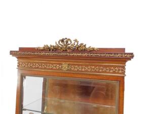 A Louis XVI style mahogany and Vernis Martin vitrine - 2