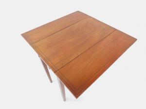 A George III mahogany and yew wood Pembroke table - 2