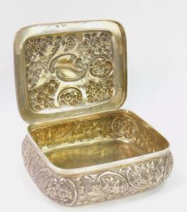 A Victorian silver box with a hinged lid - 2
