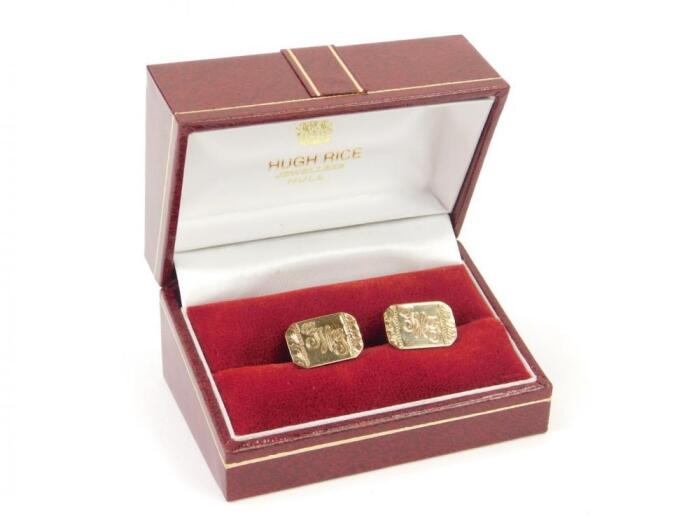 A pair of 9ct gold cufflinks
