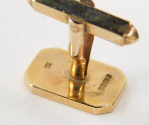 A pair of 9ct gold cufflinks - 3