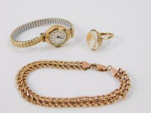 A curb link bracelet on a heart shaped padlock clasp - 3