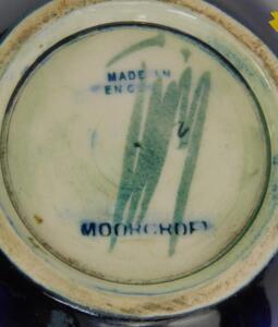 A Moorcroft pottery vase decorated in the Anemone pattern - 2