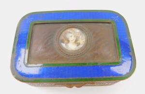A Continental early 20thC brass casket - 2