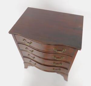 A Georgian style serpentine mahogany chest of drawers - 2