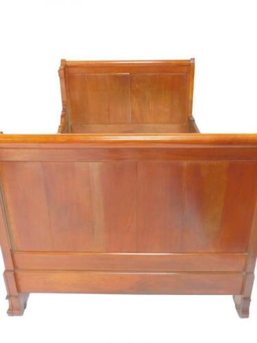 A French chestnut day bed