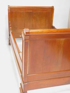 A French chestnut day bed - 2