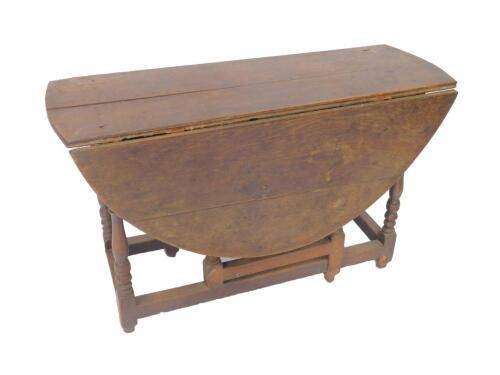 An 18thC drop leaf gate leg dining table