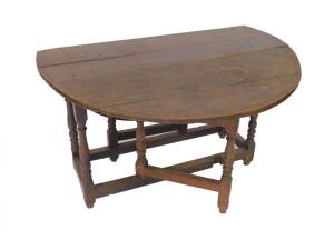 An 18thC drop leaf gate leg dining table - 2
