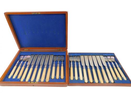 An early 20thC silver plated fish canteen of cutlery