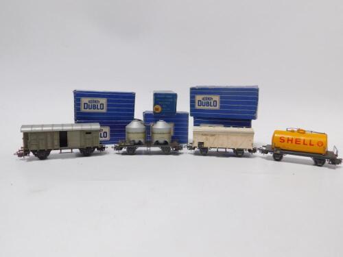 Hornby 00 open and closed wagons