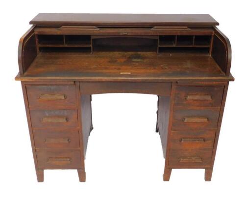 An early 20thC oak clerk's desk
