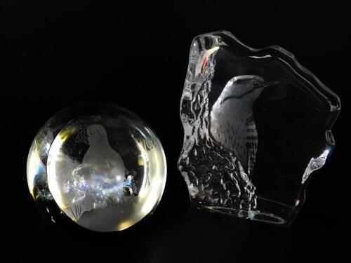 A Mats Jonasson glass paperweight
