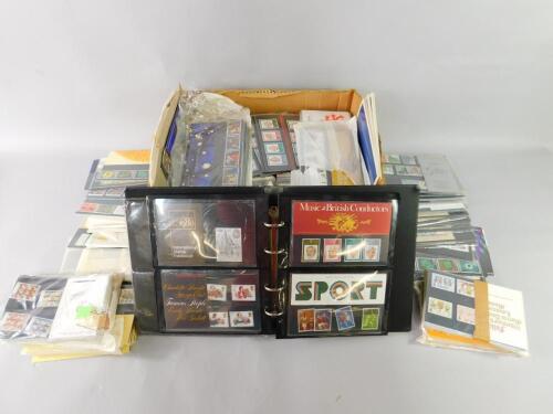 GB.- QEII.- A very large qty of Royal Mail mini sheets