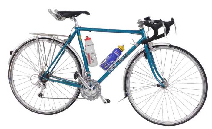 A Dave Yeates bicycle, with a Reynolds 631 turquoise frame, Shimano brakes, an XO Selle Italia...