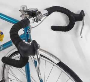 A Dave Yeates bicycle, with a Reynolds 631 turquoise frame, Shimano brakes, an XO Selle Italia... - 3