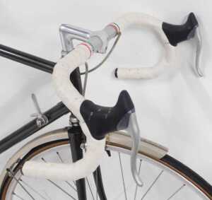 A Reynolds 531 black bicycle frame, the black frame, with a Cinelli handlebar, Shimano 105... - 3