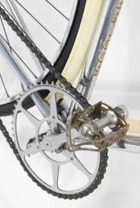 An Ellis Briggs bicycle, the Reynolds 531 chrome frame, with chrome Lion handlebars, bell, and a... - 5