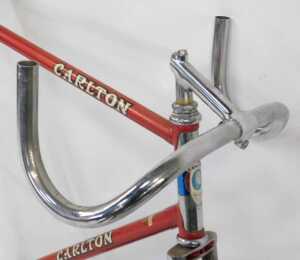 A Carlton bicycle, the Reynolds 531 red painted frame with applied crest, having chrome... - 3