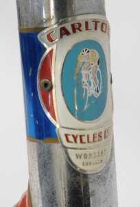 A Carlton bicycle, the Reynolds 531 red painted frame with applied crest, having chrome... - 4