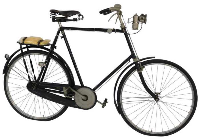 An early 20thC Boston VVC Swift Special bicycle, the black frame stamped Swift, mounted with a...