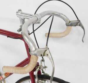A Hetchins racing bicycle, with a Reynolds 531 red frame with crest, chrome handlebars and... - 3