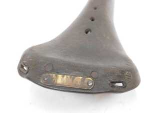 A Mansfield leather saddle. - 4