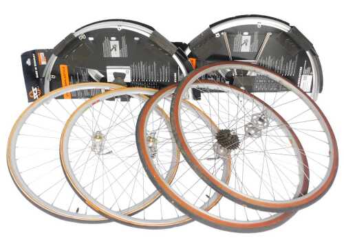 A set of SKS chromo plastic mudguards, a pair of Aria wheels, and a pair of Fiamme wheels and...
