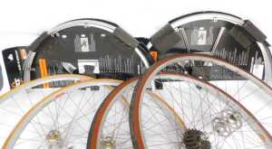 A set of SKS chromo plastic mudguards, a pair of Aria wheels, and a pair of Fiamme wheels and... - 3