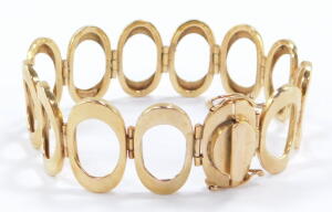 A 9ct gold oval twelve link bracelet, on a snap clasp, 32.6g. - 3
