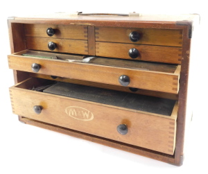 A Moore & Wright oak cased mechanical tool chest, containing micrometres, calipers and other precision instruments, the fall flap opening to reveal four short and three long graduated drawers, with carrying handle. - 3