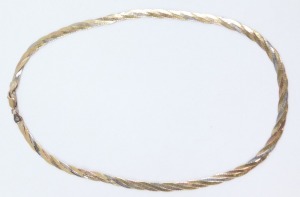 A 9ct three coloured gold necklace, on a lobster claw clasp, 9.3g. - 4