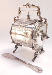 A Victorian silver plated biscuit barrel, of barrel form, embossed with acanthus leaves and with engraved decoration, with swing handle, 21cm wide, together with a shoe horn with silver handle, with floral and foliate embossed decoration, London 1872. (2) - 5