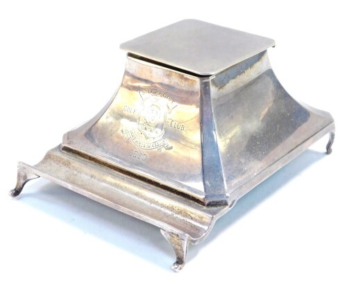 A George V loaded silver ink well and pen tray, with glass liner, of outswept form, engraved Stockport Golf Club 1930, Birmingham 1929, 11.01oz all. 9.5cm wide.