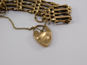A 9ct gold gate bracelet, formed of nine gate sections with padlock clasp and security chain, 18.7g, 24cm long. - 3