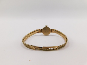 A lady's 20thC 9ct gold Rotary cocktail wristwatch, having cream dial with applied stick markers and pencil hands, with knurled crown, bark effect reticulated bracelet, 15g, 16cm long. - 3