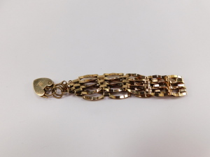 A 9ct gold gate link bracelet, comprising nine gate sections, security chain and padlock clasp, 9.8g, 20cm long. - 3