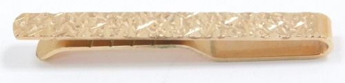 A 9ct gold tie clip, with bright cut engraving, 4.1g.