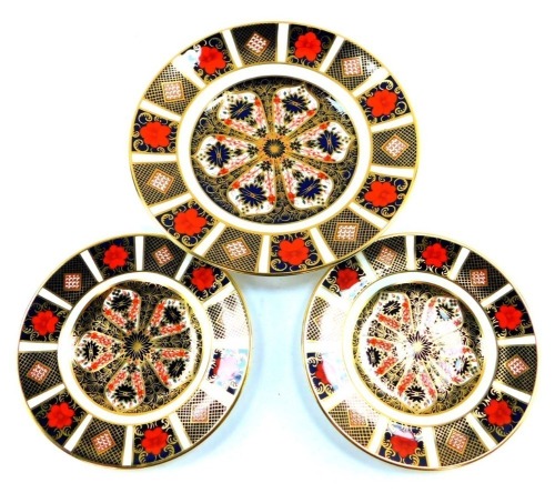 Three Royal Crown Derby Old Imari pattern cabinet plates, comprising two small 1128 pattern, seconds, and one medium 1128 pattern, 16cm diameter and 22cm diameter.&nbsp;