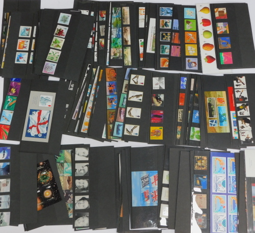 Philately. GB EII mint commemorative and definitive packs. (a quantity)