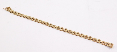 A 9ct gold bracelet, stamped 375, 9.3 grams.